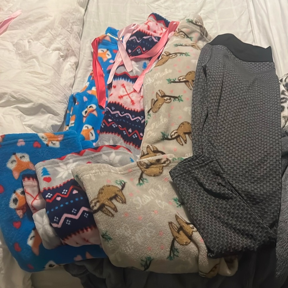 4 woman size large pants. 3 pj & 1 leggings.